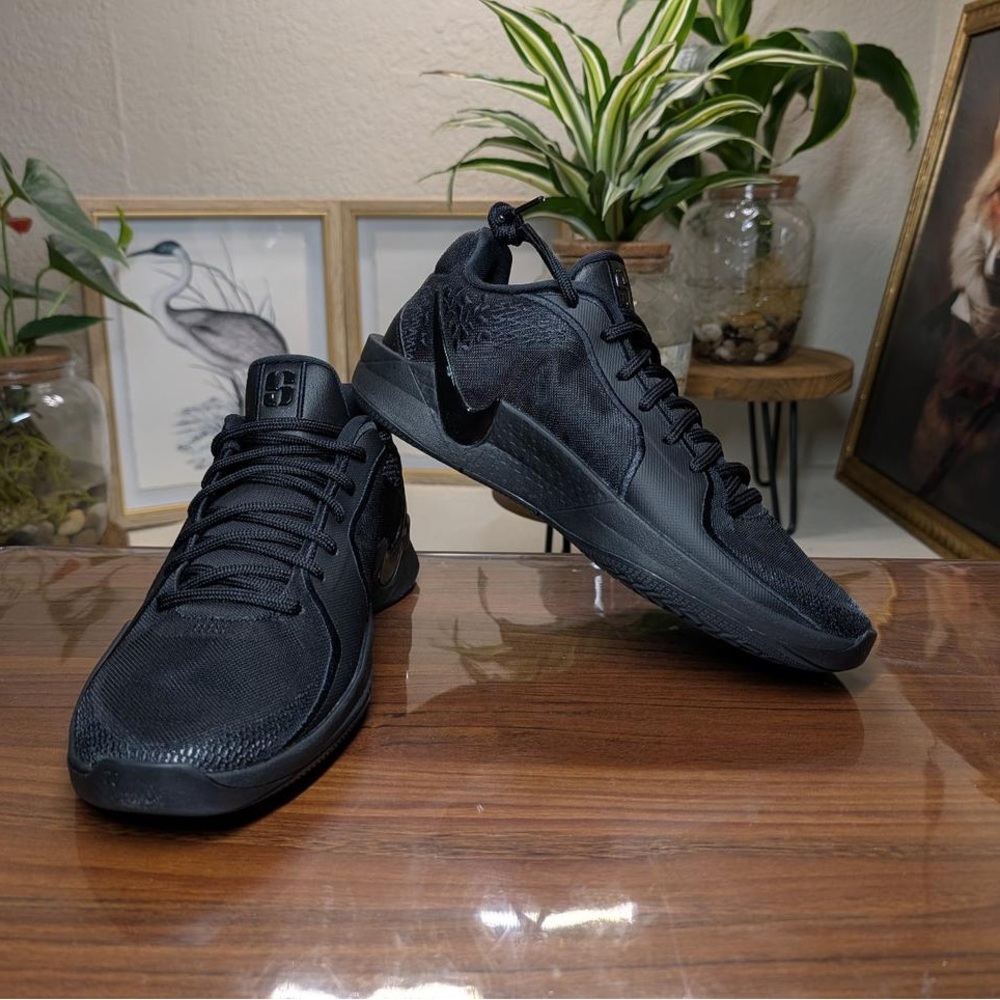 Nike Black Low-Top Athletic Training Shoes - Picture 3 of 6
